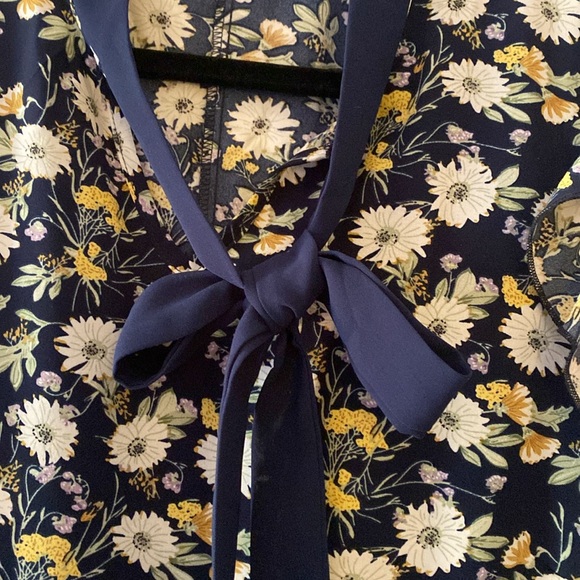 Ruffled sleeve blouse - Picture 2 of 3